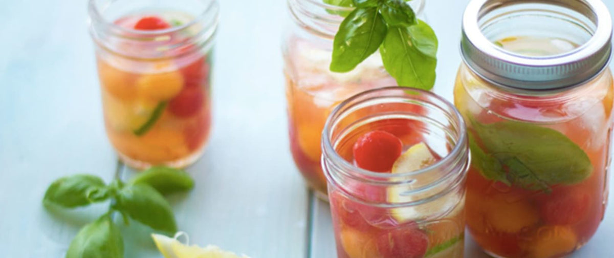 Sangria bianca con melone anguria e basilico