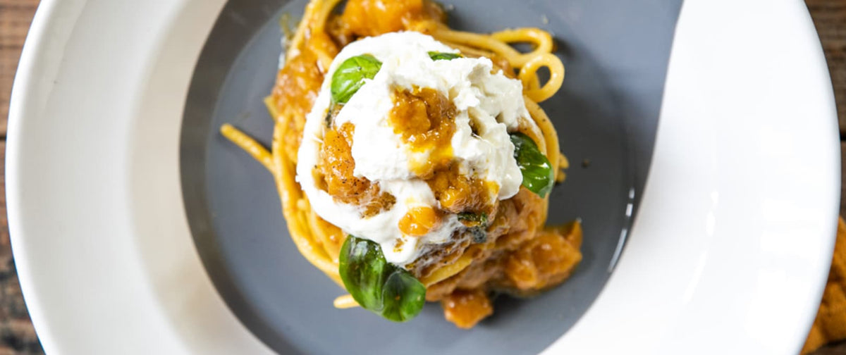 Spaghetto al pomodoro giallo, basilico e burrata di Chiara Maci